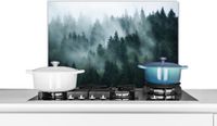 KitchenYeah Spatscherm keuken 70x50 cm - Kookplaat achterwand Mist - Bomen - Bos - Muurbeschermer - Spatwand fornuis - Hoogwaardig aluminium