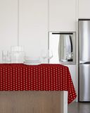 Gemitex tafelkleed van pluche, 140 x 140 cm, van PVC, met rode stippen, gemaakt in Italië