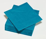 50 Tafelwaren 50 servetten in eendenblauw, 2-laags, FSC® – 33 x 33 cm