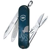Victorinox Classic SD Zodiac Signs 2026, Aquarius 0.6223.2AQU Zwitsers zakmes