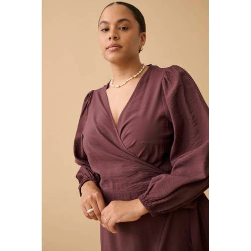Kaffe Curve Kaffe Kaffe Curve viscose maxi wikkeljurk Plus Size - donkerbruin