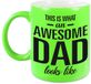 Bellatio Decorations Shoppartners Bv This is what an awesome dad looks like cadeau mok / beker - 330 ml - neon groen - Vaderdag / verjaardag - koffiemok / theebeker