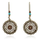 Deja Jewels Lookinggoodtoday Goudkleurige ronde bewerkte dames oorbellen met stenen en kralen