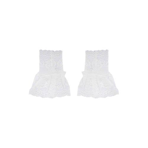 Life of Bulu Amber white lace cuffs