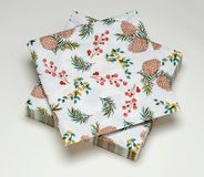 20 servetten kerstgrenen van watten, 33 x 33 cm