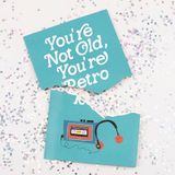 Merkloos / Sans marque Joker Greeting Grappige Verjaardags Kaart - You're Not Old, You're Retro - Nonstop muziek & Glitters!
