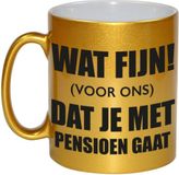 Bellatio Decorations Wat fijn voor ons dat je met pensioen gaat koffiemok / theebeker - 330 ml - goudkleurig - VUT / pensioen - afscheidscadeau collega