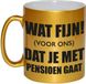 Bellatio Decorations Wat fijn voor ons dat je met pensioen gaat koffiemok / theebeker - 330 ml - goudkleurig - VUT / pensioen - afscheidscadeau collega