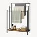 Relaxdays handdoekrek met plank, industrieel, staand, 3 stangen, donkerbruin/zwart, 81x60x28 cm