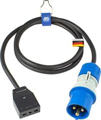 as - Schwabe CEE-Adapterleitung, Italienischer Standard 1,5 m, 230 V / 16 A / 3-polig, Italienische Steckedose Typ L (16 A) & CEE- Stecker mit powerlight Spannungsanzeige und Klappdeckel, IP44, 360488