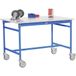 Manuflex BB4014.5012 Table d'appoint mobile de base avec ferrures en acier disque en bleu clair RAL 5012, Lxlxh : 1000 x 600 x 850 mm Bleu clair (RAL 5012)