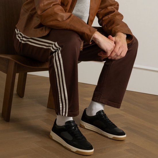 Manfield - Heren - Zwarte leren sneakers met suède details - Maat 41