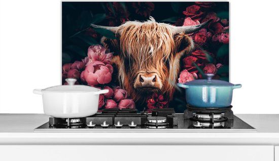 KitchenYeah Spatscherm keuken 70x50 cm - Koe - Schotse hooglander - Bloemen - botanisch - Aluminium