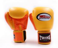 Booster Budo & Fitness BVBA Twins BGVL 3-2T Bokhandschoenen Geel / Oranje 16 oz Leer