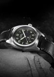Timex Expedition Capstone Quartz Analoog Horloge Zwart En Zilverkleurig Kast Gemaakt Van 100% Loodarm Messing En Een Armband Van 100% Milieubewust Materiaal 39 TW2Y30600AJ, TW2Y30700AJ