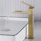 Merkloos Hoge wastafelkraan met watervaluitloop, 360° draaibaar, geborsteld goud, warm en koud water