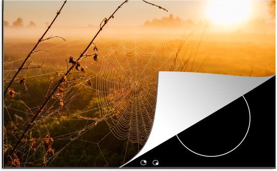 KitchenYeah® Inductie beschermer 77x51 cm - Opkomende zon over mistig veld met spinnenweb - Inductie kookplaat accessoire