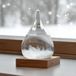 MikaMax Storm Glass Drop - Druppelvormig Stormglas met Kristallen en Houten Voet