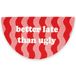 Fisura – Deurmat “Better late” van kokos met antislip PVC-bodem. Handgeschilderde roze mat met grappige boodschap. Deurmat voor je ingang. Maat: 70 cm x 40 cm.