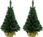 Decoris 2x Groene kunst kerstbomen 90 cm met jute zak