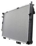 HELLA 8MK 366 301-331: Radiateur, waterkoeler, motorradiateur, geschikt voor MERCEDES-BENZ E-klasse sedan (W210) en E-klasse stationwagen (S210)