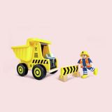Hape Kipwagen Vrachtwagen met Houten Figuur en Wegafsluiting - Jouet Véhicule de construction à partir de 2 ans
