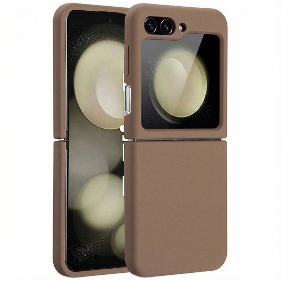 Accezz Liquid Silicone Backcover met MagSafe voor de Samsung Galaxy Z Flip 5 - Lichtbruin
