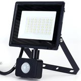 VoltShine 30 W LED-spot met sensor, ideaal voor de verlichting van buitenruimtes met wit licht van 4000 K.