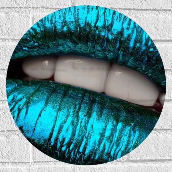 Merkloos Muursticker Cirkel - Close-up van Metallic Blauwe Lippen - 40x40 cm