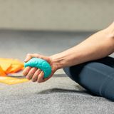YY Vertical Warm Up Egg - Opwarm- en revalidatiebal voor de handen - Turquoise
