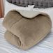 Soleil d'ocre, Dekbed met fleece gevoerd, microvezel, 220 x 240 cm, tweekleurig, ivoor en zand