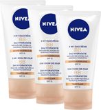 NIVEA Essentials 5in1 BB Crème de jour légère SPF 15 - BB Cream - Jojoba-olie - Hydrate et Camoufle - Crème de jour teintée - Lot économique 3x50 ml