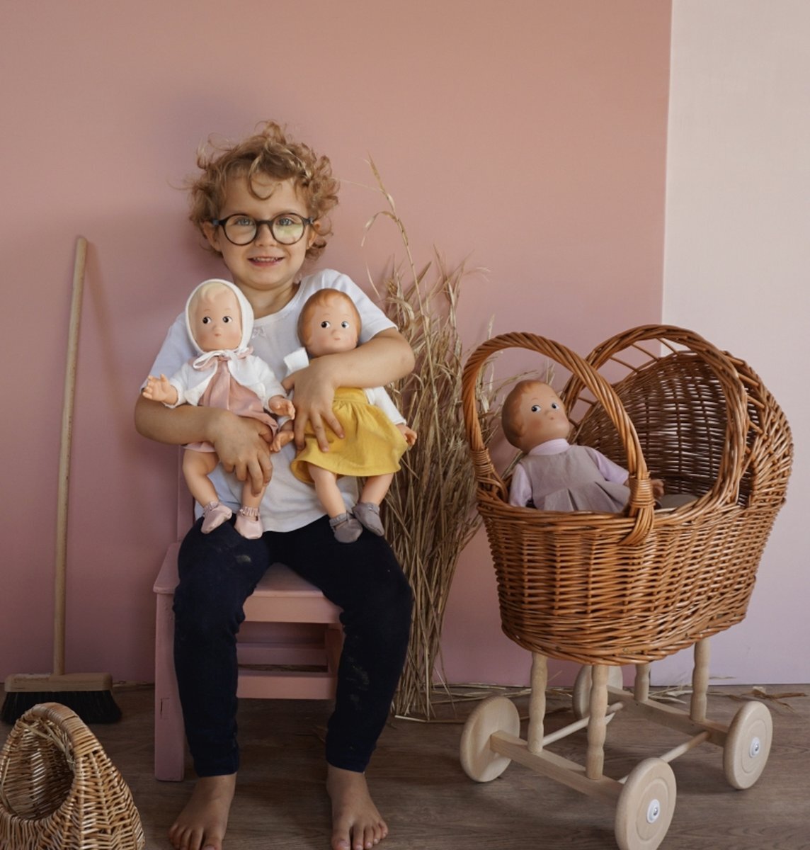 Egmont Toys Rieten poppenwagen met dekbed, kussen en gebreid dekentje