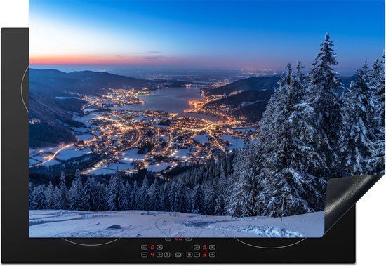 KitchenYeah® Inductie beschermer 77x51 cm - Verlicht dorp aan het Tegernsee meer in Beieren - Inductie kookplaat accessoire