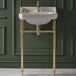 Hudson Reed Richmond Lavabo sur pieds rétro – 56 cm – Or satiné – 1 trou - Trop plein