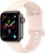 By Qubix Qubix - Geschikt voor Apple Watch bandje - Siliconen sportbandje - Zandroze - Maat: M/L - Geschikt voor Apple Watch 44mm / 45mm / 46mm / 49mm (Ultra 1,2 en 3)