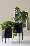 ELLOS Home Milton Bloempot, veelzijdige bloempot van ijzer met omkeerbaar frame voor binnen en buiten, 22 cm hoog, zwart, Ø 25 cm