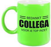Bellatio Decorations Shoppartners Bv 1x stuks collega cadeau mok / beker bedankt collega voor je top inzet - neon groen - werknemer/ personeel cadeau