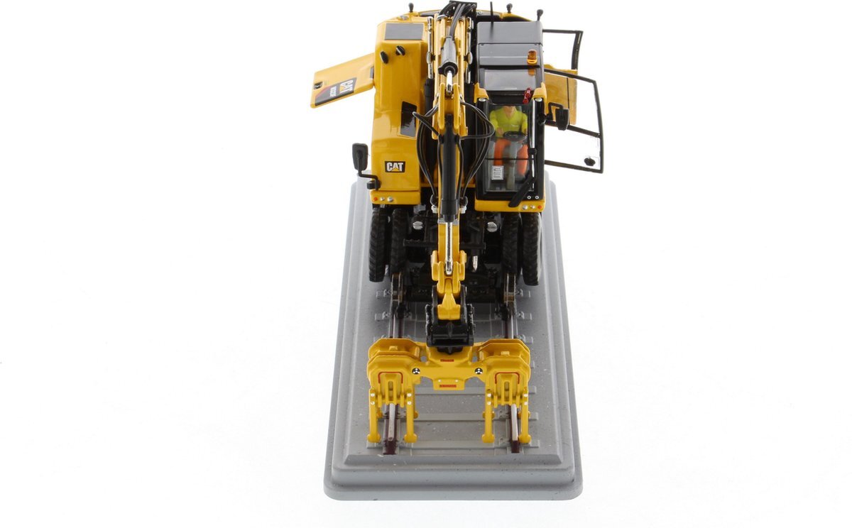 Diecast Masters 1/50 Caterpillar CT660 met CAT Mural Semi en Aanhangwagen 85666