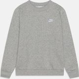 NIKE K NSW CLUB FLC CREW LS LBR Unisex Sporttrui - Grijs - Wit - Maat M