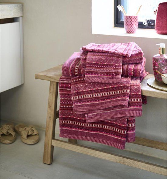 Pip Studio Badlaken Geometric Print Dark Pink 70x140