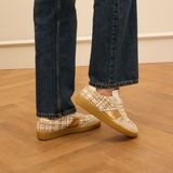 Manfield - Dames - Beige bouclé sneakers met gouden details - Maat 37
