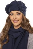 Vivisence Dames Winter Baret En Sjaal Set - Wolmix Met Acryl Viscose Wol En Elastaan Met Bloemapplicatie En Comfortabele Pasvorm - Zacht En Warm Voor Dagelijks Gebruik En Stijlvol Uiterlijk Ideaal Als Cadeau - Donkerblauw