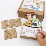 WONDEE Disney Lamp Toy Story voor kinderen, gepersonaliseerd met namen en tekeningen uit de film, nachtlampje voor kinderen, Buzz Lightyear en Woody, cadeaus voor jongens, Disney Toy Story geschenken