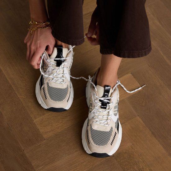 Manfield - Dames - Beige sneakers met zwarte en witte mesh details - Maat 37
