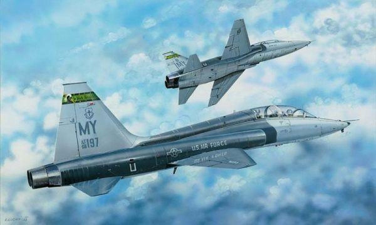 Trumpeter US T-38C Talon II Model Kit