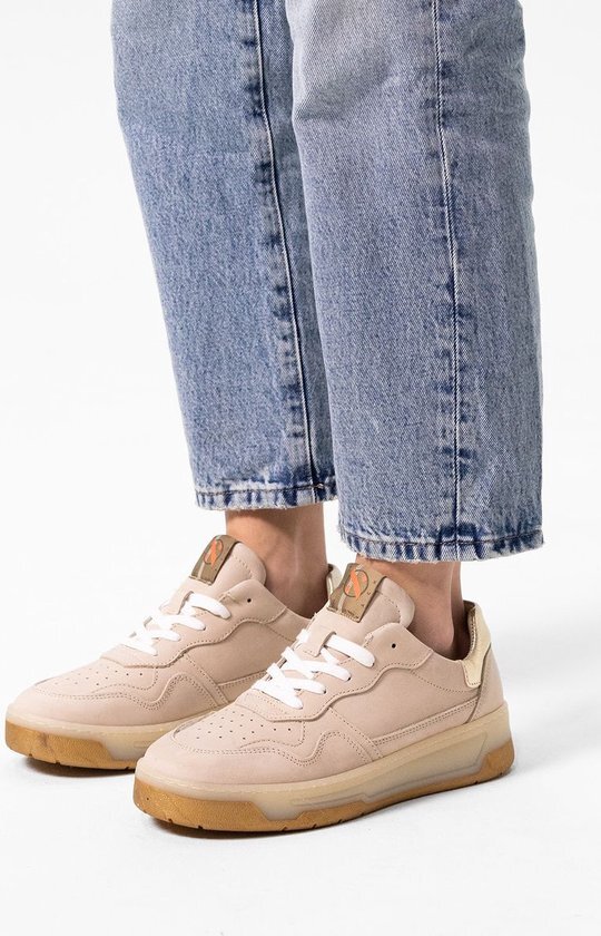 Sacha - Dames - Beige leren sneakers met goudkleurige details - Maat 37