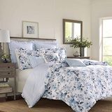Laura Ashley | Luxe ultrazacht dekbed, alle seizoenen premium beddengoedset, stijlvol delicaat ontwerp voor thuisdecoratie, katoen, blauw (Cottage Blue), Twin