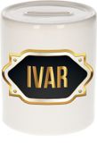 Bellatio Decorations Shoppartners Bv Spaarpot met voornaam Ivar - wit - met goud/zwart embleem - 8 x 9 cm - keramiek - met afsluitdop - cadeau verjaardag