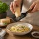 alpina Râpe – Râpe manuelle en acier inoxydable – Râpe à fromage – Râpe à légumes – Manche en bois
